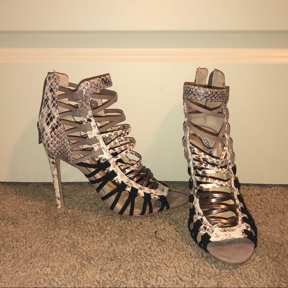 Heels with Detailed Snake Skin
